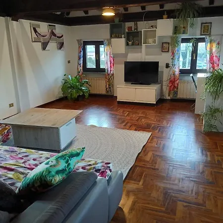 דירה Hala's House *